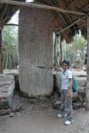 coba glyphes mayas sur stele